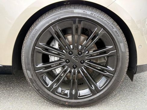 New 2026 Land Rover Range Rover Long Wheelbase SE AWD/4WD image 9