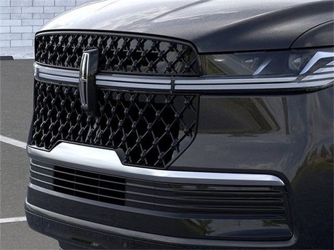 New 2026 Lincoln Navigator Reserve AWD/4WD image 17