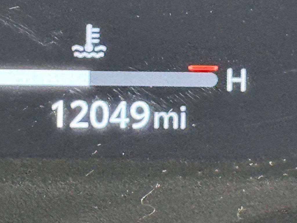 Used 2025 Toyota Sienna XLE Woodland Edition AWD/4WD image 2