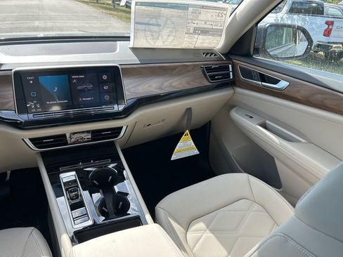 New 2026 Volkswagen Atlas SE FWD image 11