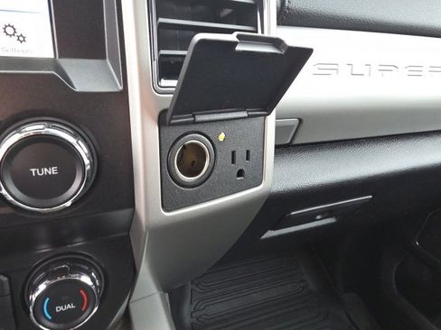 Used 2019 Ford F250 Lariat w/ Chrome Package image 26