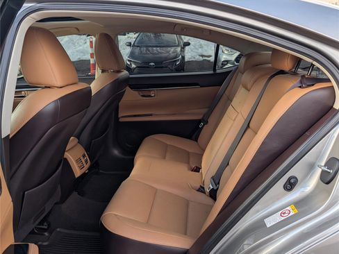 Used 2018 Lexus ES 350 w/ Navigation System Package image 12