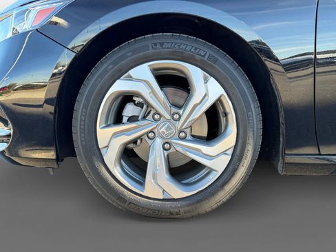 Used 2018 Honda Accord EX image 16