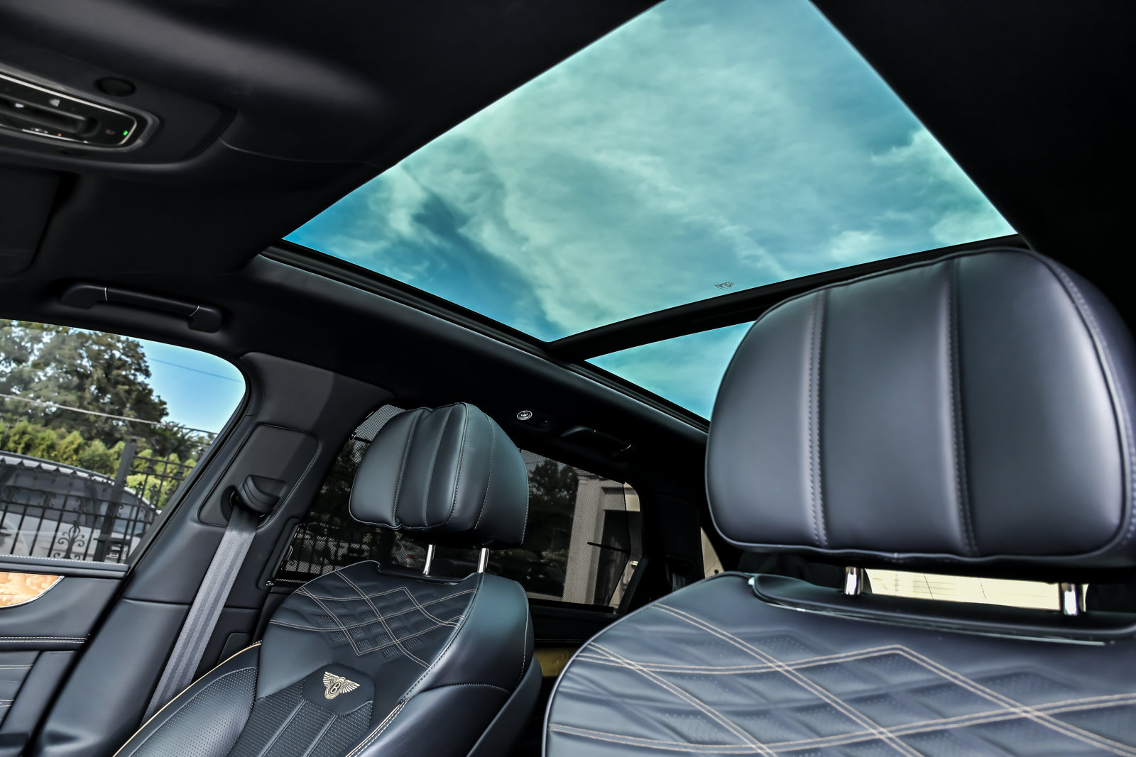 Certified 2023 Bentley Bentayga Extended Wheelbase AWD/4WD image 22