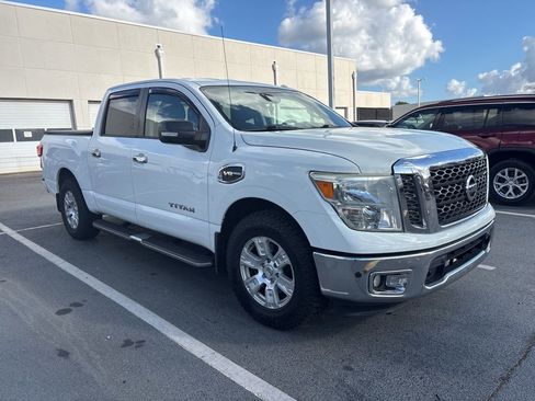 Used 2017 Nissan Titan SV image 2