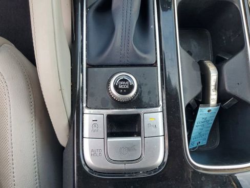 Used 2024 Kia Telluride EX w/ EX Captain's Chair Package image 26