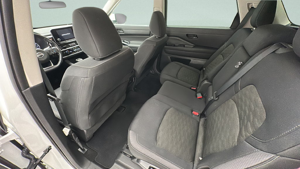 Used 2024 Nissan Pathfinder SV AWD/4WD image 9