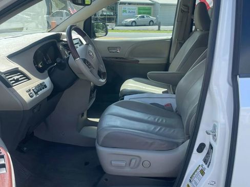 Used 2013 Toyota Sienna Limited w/ Advanced Technology Pkg FWD image 18