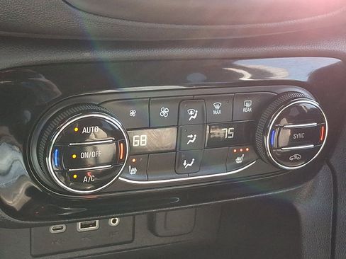 Used 2022 Buick Encore GX Essence w/ Experience Buick Package image 18