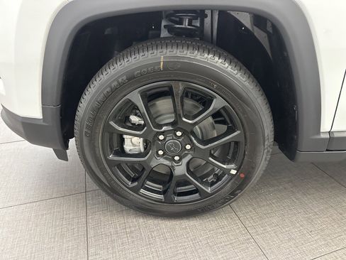 New 2025 Jeep Compass Latitude w/ Sun & Sound Group image 8