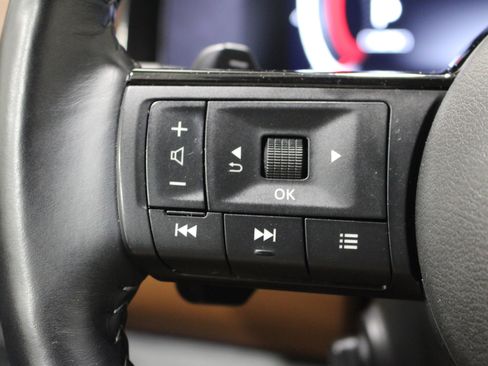 Used 2024 Nissan Pathfinder Platinum AWD/4WD image 12