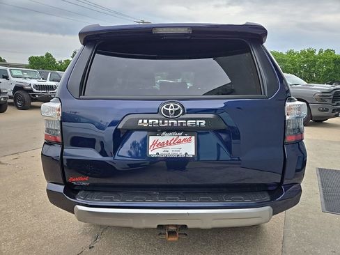 Used 2020 Toyota 4Runner TRD Off-Road Premium w/ Moonroof Package AWD/4WD image 10