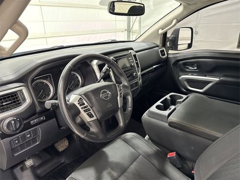 Used 2017 Nissan Titan SV image 10