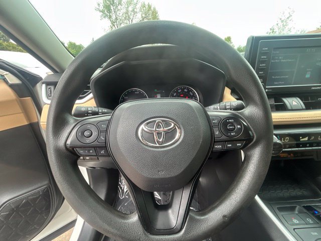 Used 2021 Toyota RAV4 XLE AWD/4WD image 24