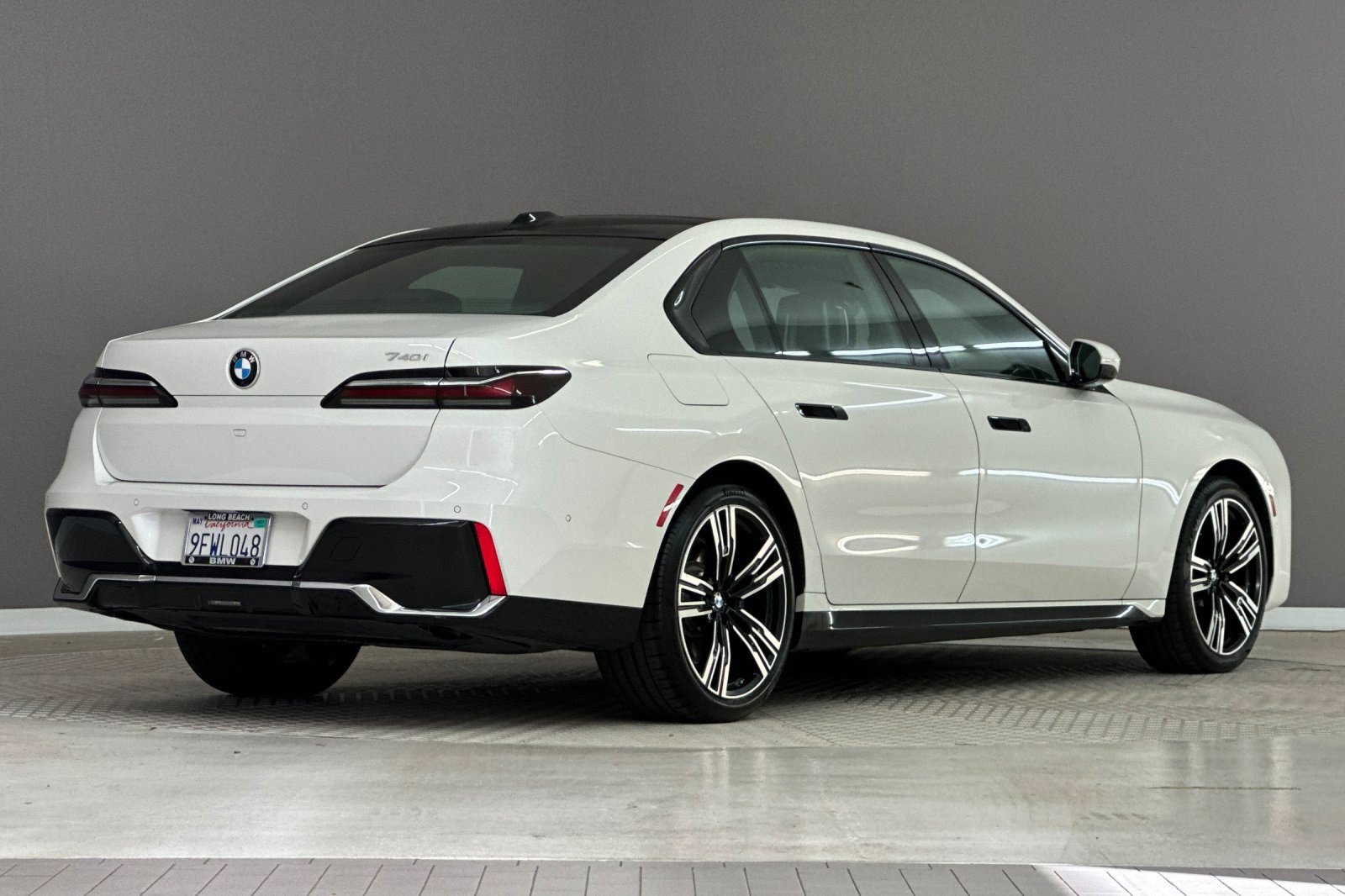 Used 2023 BMW 740i RWD image 8