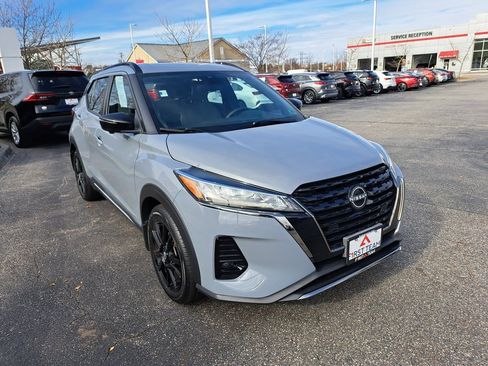 Used 2023 Nissan Kicks SR w/ SR Premium Package image 4