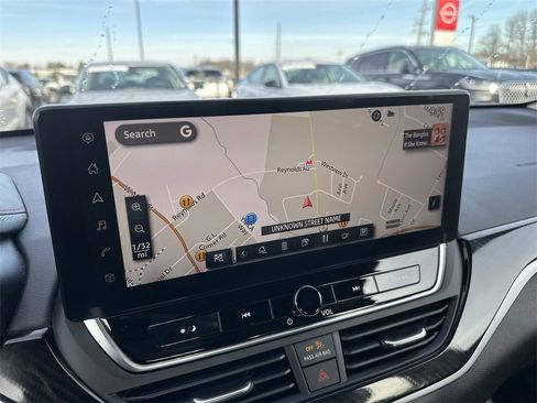 Used 2023 Nissan Altima 2.5 SR w/ SR Premium Package image 18