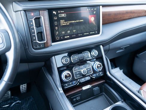 Used 2024 GMC Yukon Denali Ultimate image 3