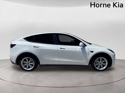 Used 2021 Tesla Model Y Long Range AWD/4WD image 3