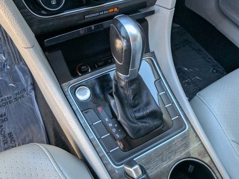 Used 2018 Volkswagen Passat 2.0T SE image 18
