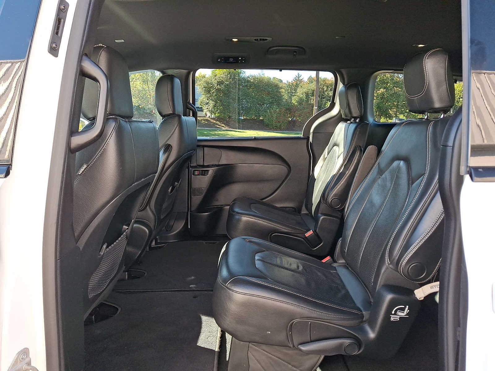 Used 2019 Chrysler Pacifica Touring-L FWD image 11
