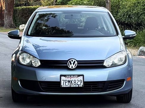 Used 2010 Volkswagen Golf 4-Door image 10