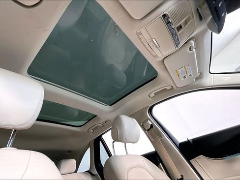 Used 2022 Mercedes-Benz GLC 300 w/ Premium Package Lite image 22