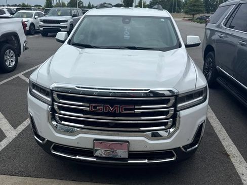 Used 2023 GMC Acadia SLT w/ Technology Package FWD image 2