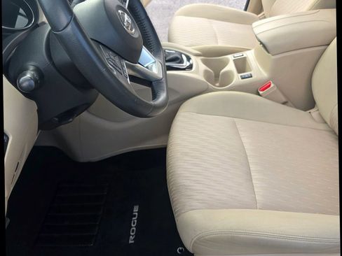 Used 2018 Nissan Rogue SV image 8