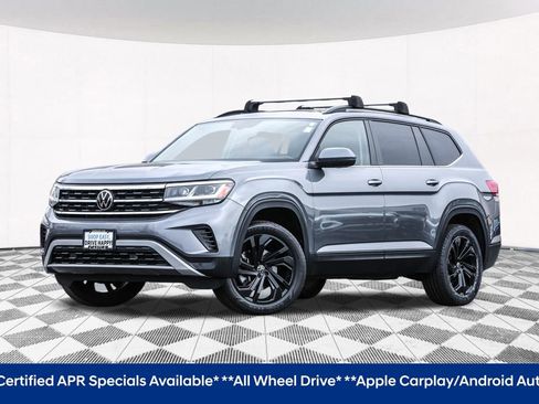 Used 2022 Volkswagen Atlas SE image 2