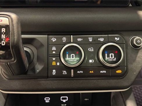 Used 2020 Land Rover Defender 110 SE image 35