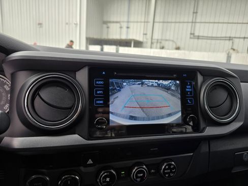 Used 2018 Toyota Tacoma TRD Off-Road image 24