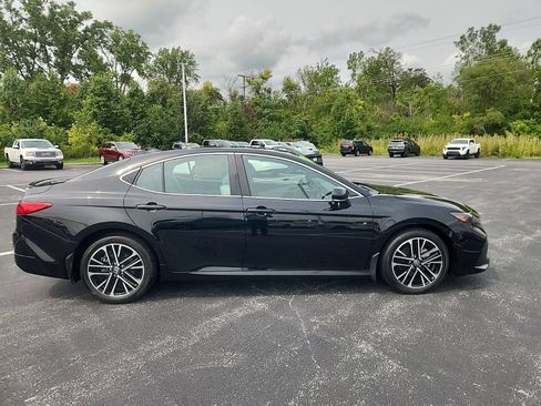 Used 2025 Toyota Camry XLE FWD image 7