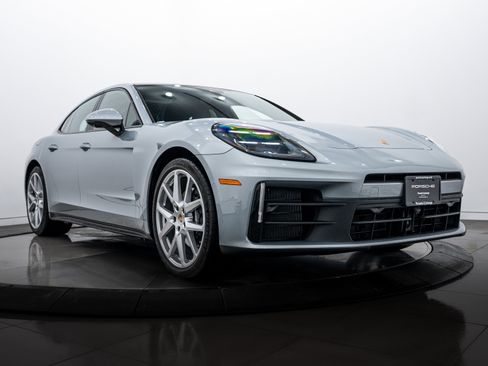 Certified 2025 Porsche Panamera 4 image 9