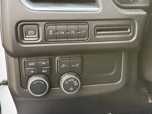 Used 2021 Chevrolet Suburban LT AWD/4WD image 18