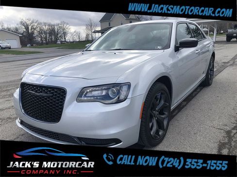Used 2022 Chrysler 300 Touring w/ Sport Appearance Package image 12