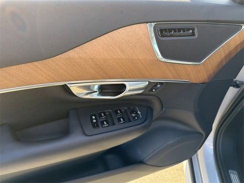 Used 2023 Volvo XC90 B5 Plus image 15