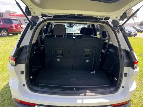 Used 2023 Jeep Grand Cherokee L Laredo RWD image 18