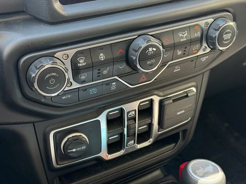 Used 2023 Jeep Wrangler Unlimited w/ Cold Weather Group AWD/4WD image 17