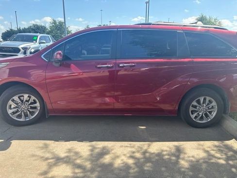 Used 2023 Toyota Sienna XLE FWD image 5