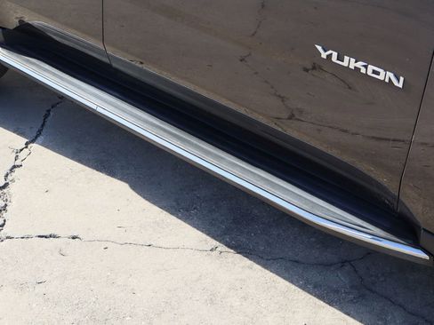 Used 2016 GMC Yukon SLT w/ HD Trailering Package image 10