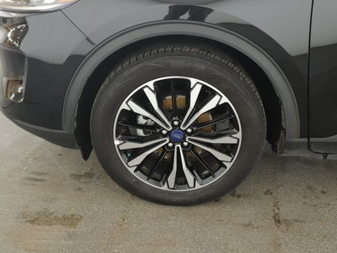 Certified 2022 Ford Escape SE w/ SE Sport Appearance Package image 4