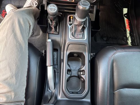 Used 2020 Jeep Gladiator Rubicon AWD/4WD image 21