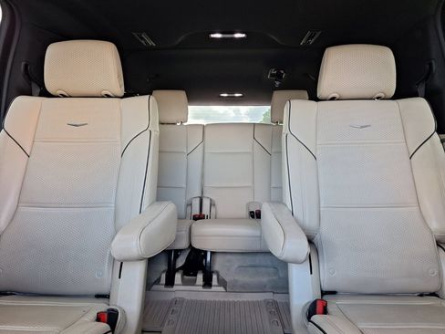Used 2022 Cadillac Escalade ESV Premium Luxury AWD/4WD image 28