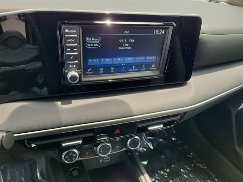 New 2025 Nissan Kicks S image 7