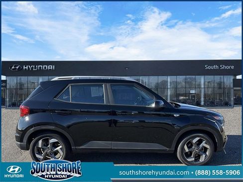 Certified 2021 Hyundai Venue SEL w/ Premium Package image 5