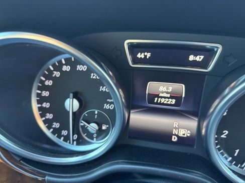 Used 2015 Mercedes-Benz GL 550 4MATIC image 32