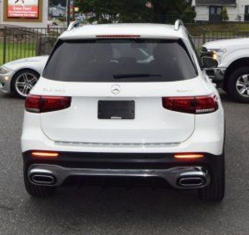 Used 2022 Mercedes-Benz GLB 250 4MATIC image 5