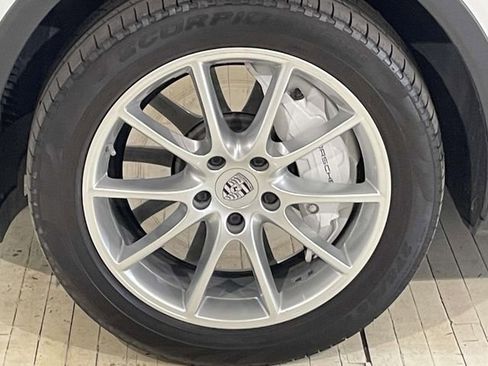 Used 2019 Porsche Cayenne AWD/4WD image 13