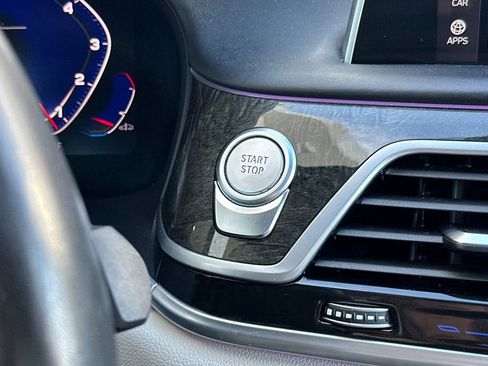 Used 2022 BMW ALPINA B7 xDrive w/ Luxury Rear Seating Package image 25